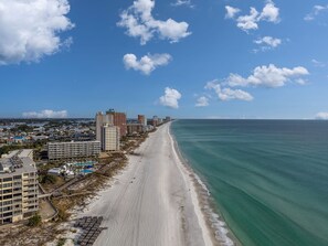 On the beach - B407- Beautifully renovated waterfront condo! Incredible Beach Rates :) (Panama City)