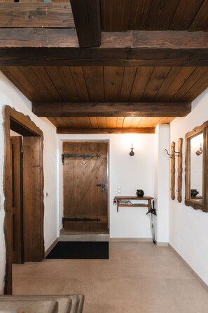 المنشأة من الداخل