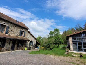Exterior - Séjour groupe gîtes Via Nova à Lavoine : 13 pers. gîte + 5 pers. loft (Lavoine)