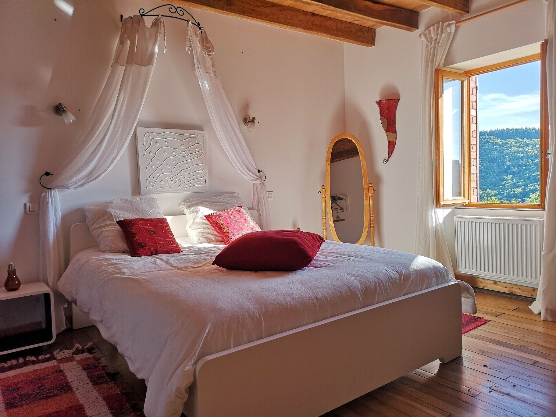 6 bedrooms, iron/ironing board, WiFi, bed sheets