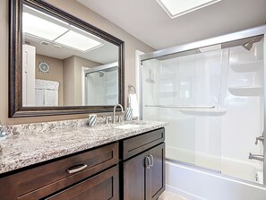 Hair dryer, towels - Beachfront 2B/2B Vacation Condo Carlos Pointe 333. Amazing Views! World Famous Sunsets! (Fort Myers Beach)