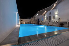 Pool - One-bedroom cave apartment twin, sleeps 4, shared pool, near Fira (Fira)