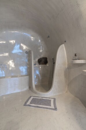 Spa - One-bedroom cave apartment twin, sleeps 4, shared pool, near Fira (Fira)