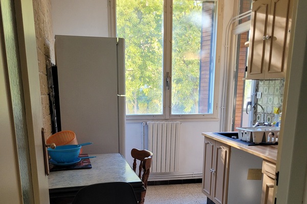 Cafetière/bouilloire, réfrigérateur, micro-ondes, four