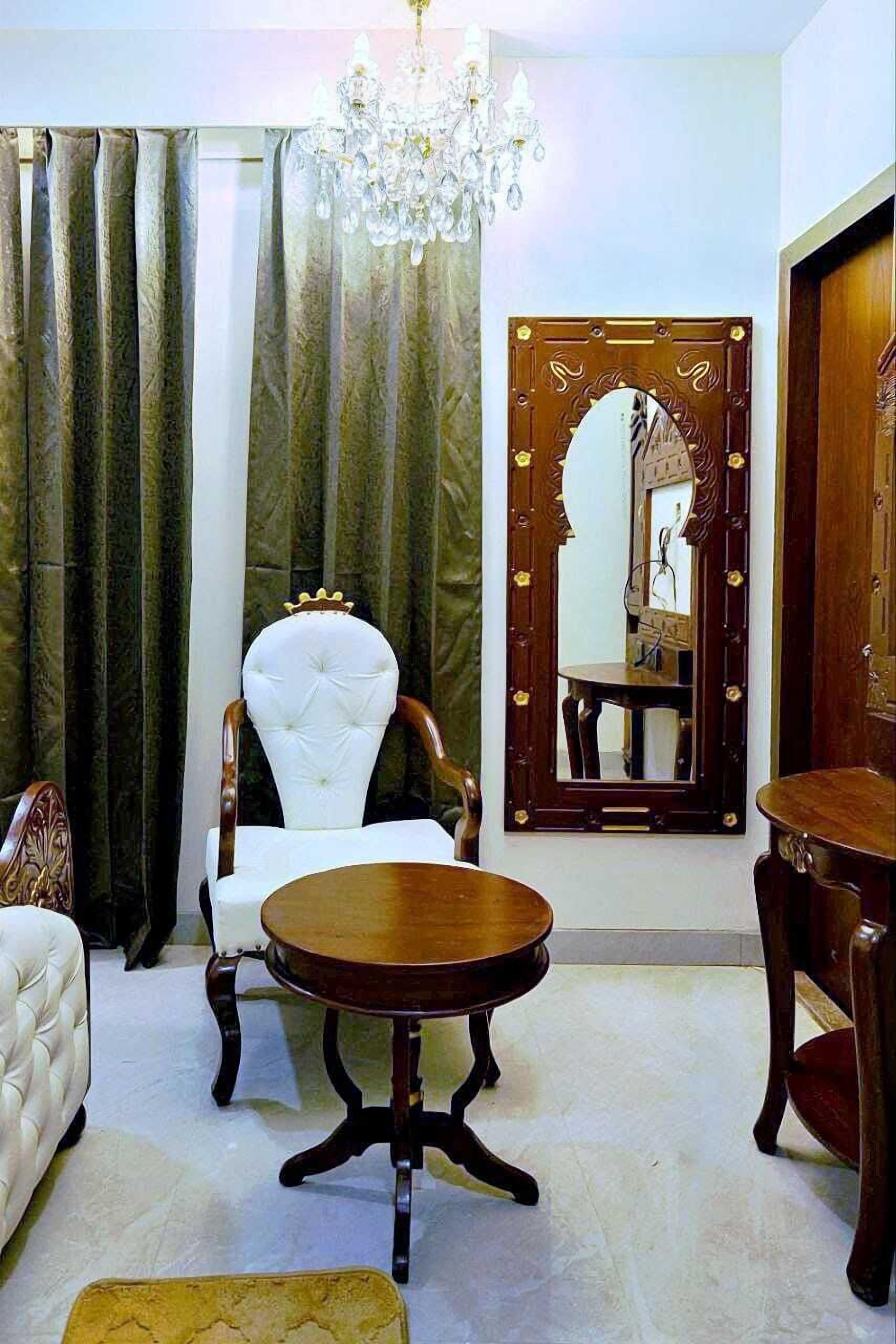 Laptop workspace, free WiFi