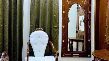 Deluxe Double Room | Laptop workspace, free WiFi