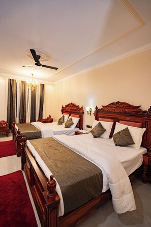 Presidential Room | Laptop workspace, free WiFi - Hotel Shringar Mahal (Vrindavan)