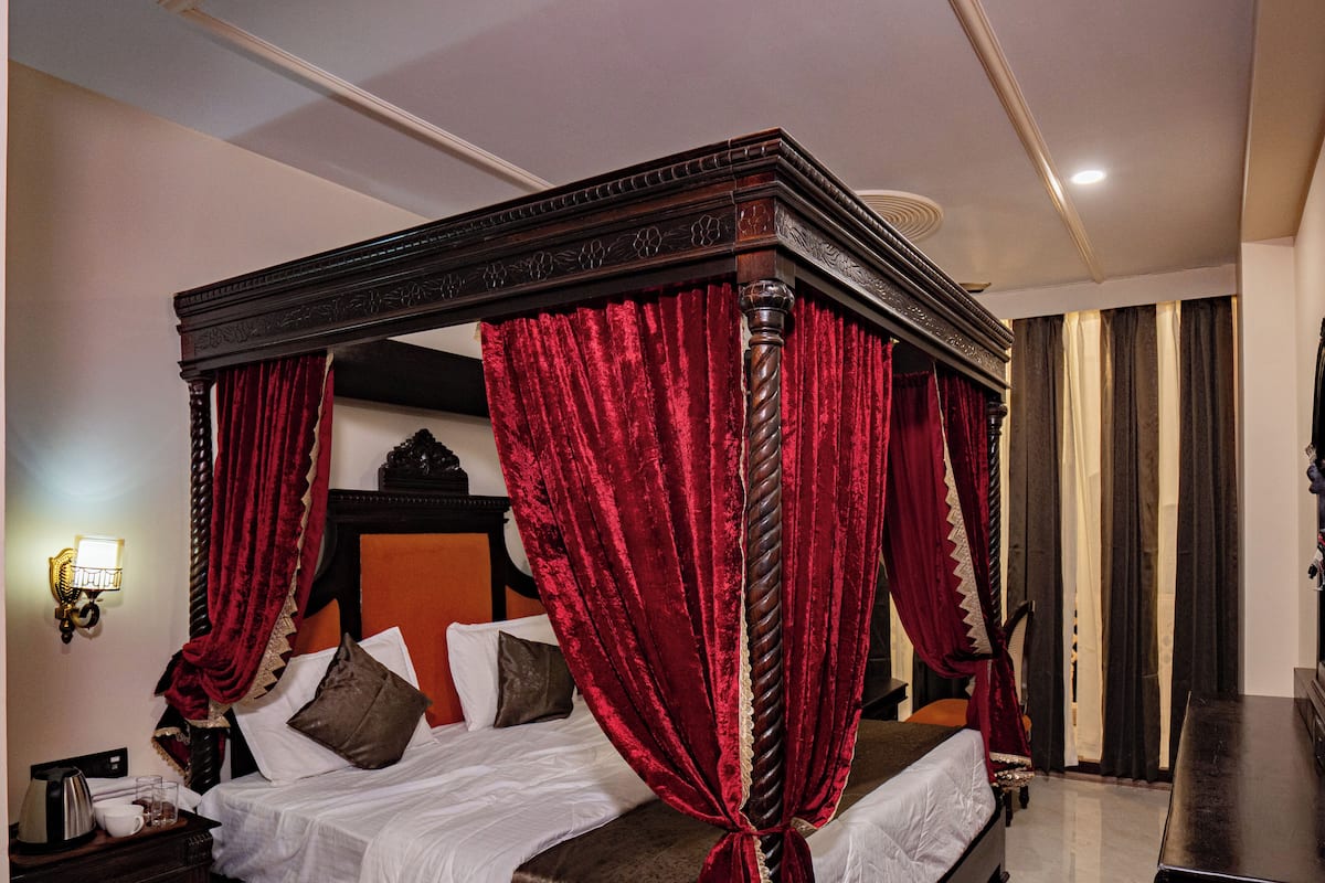 Premium Room | Laptop workspace, free WiFi