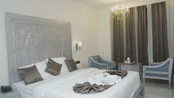 Phòng Presidential | Khu vực làm việc phù hợp cho laptop