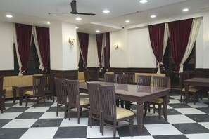 Daily continental breakfast (INR 350 per person) - Hotel Shringar Mahal (Vrindavan)