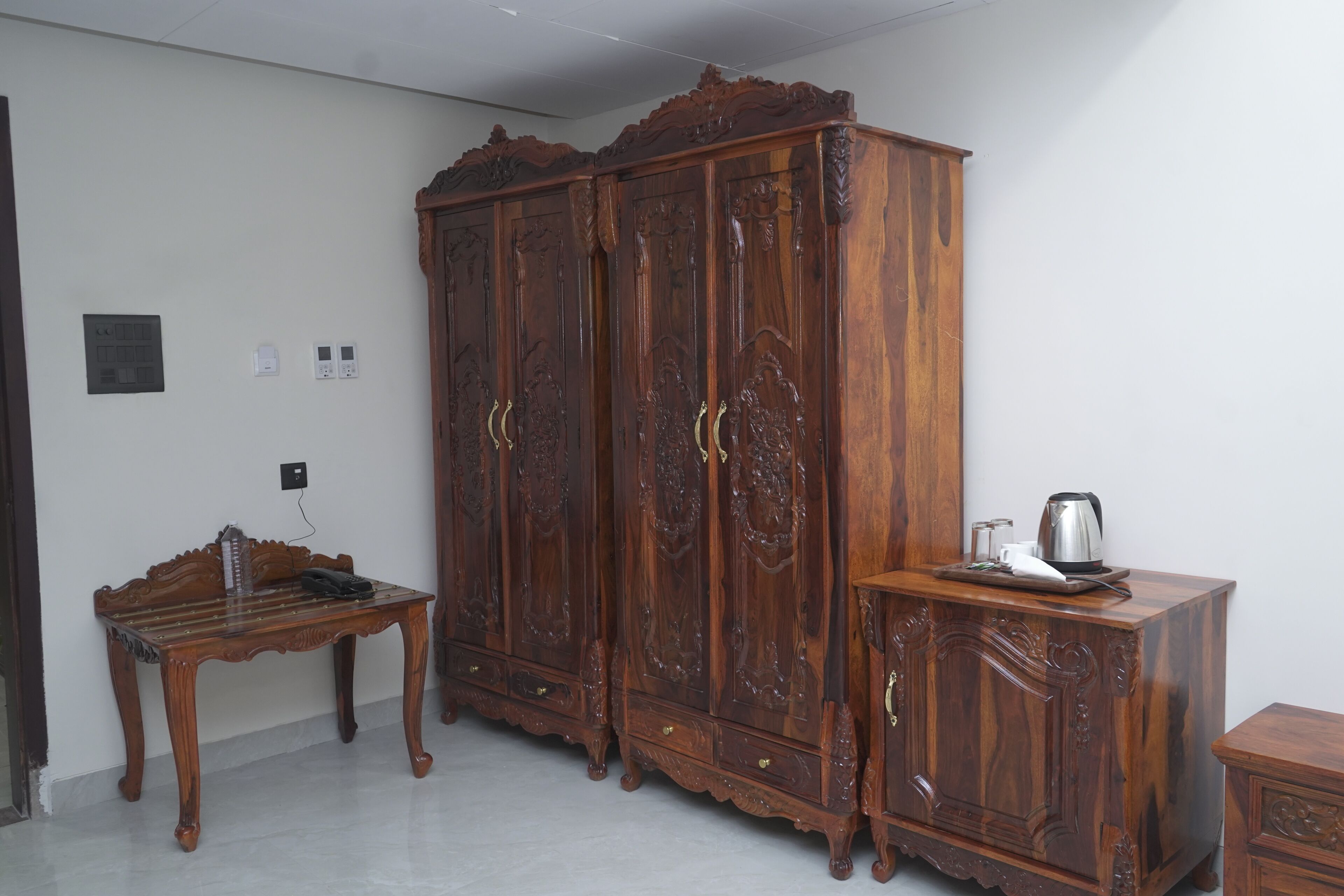 Family Room | Laptop workspace, free WiFi