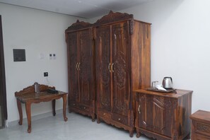 Laptop workspace, free WiFi - Hotel Shringar Mahal  (Vrindavan)