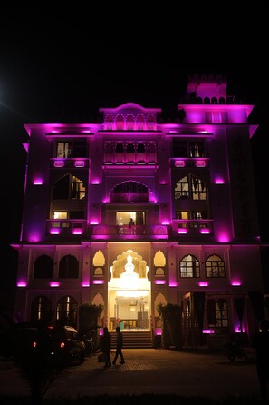 Front of property - Hotel Shringar Mahal (Vrindavan)