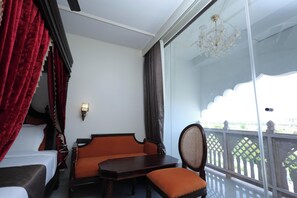 Executive Room | Laptop workspace, free WiFi