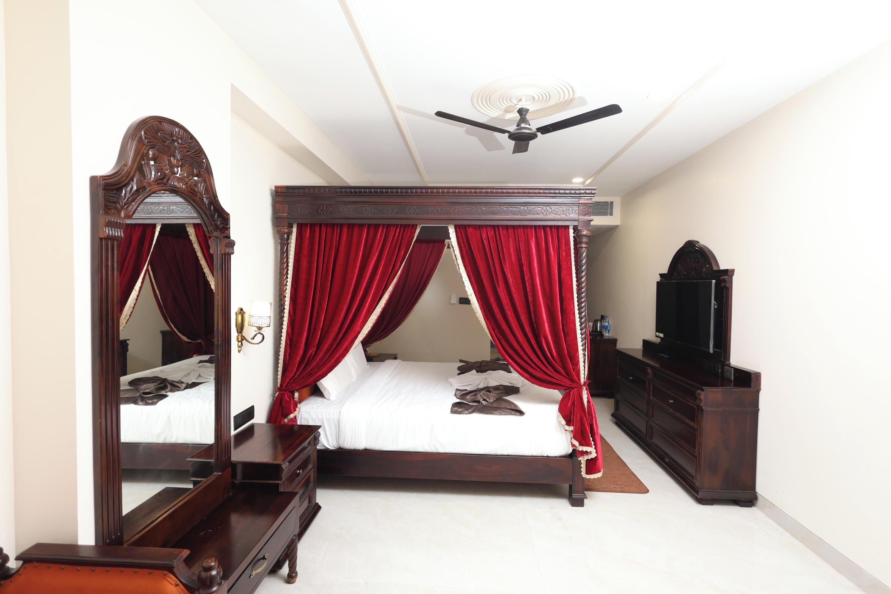 Executive Room | Laptop workspace, free WiFi