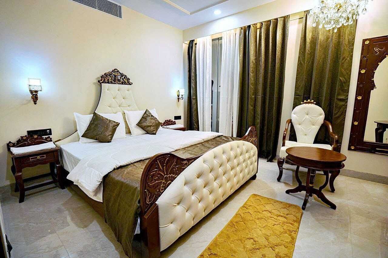 Laptop workspace, free WiFi