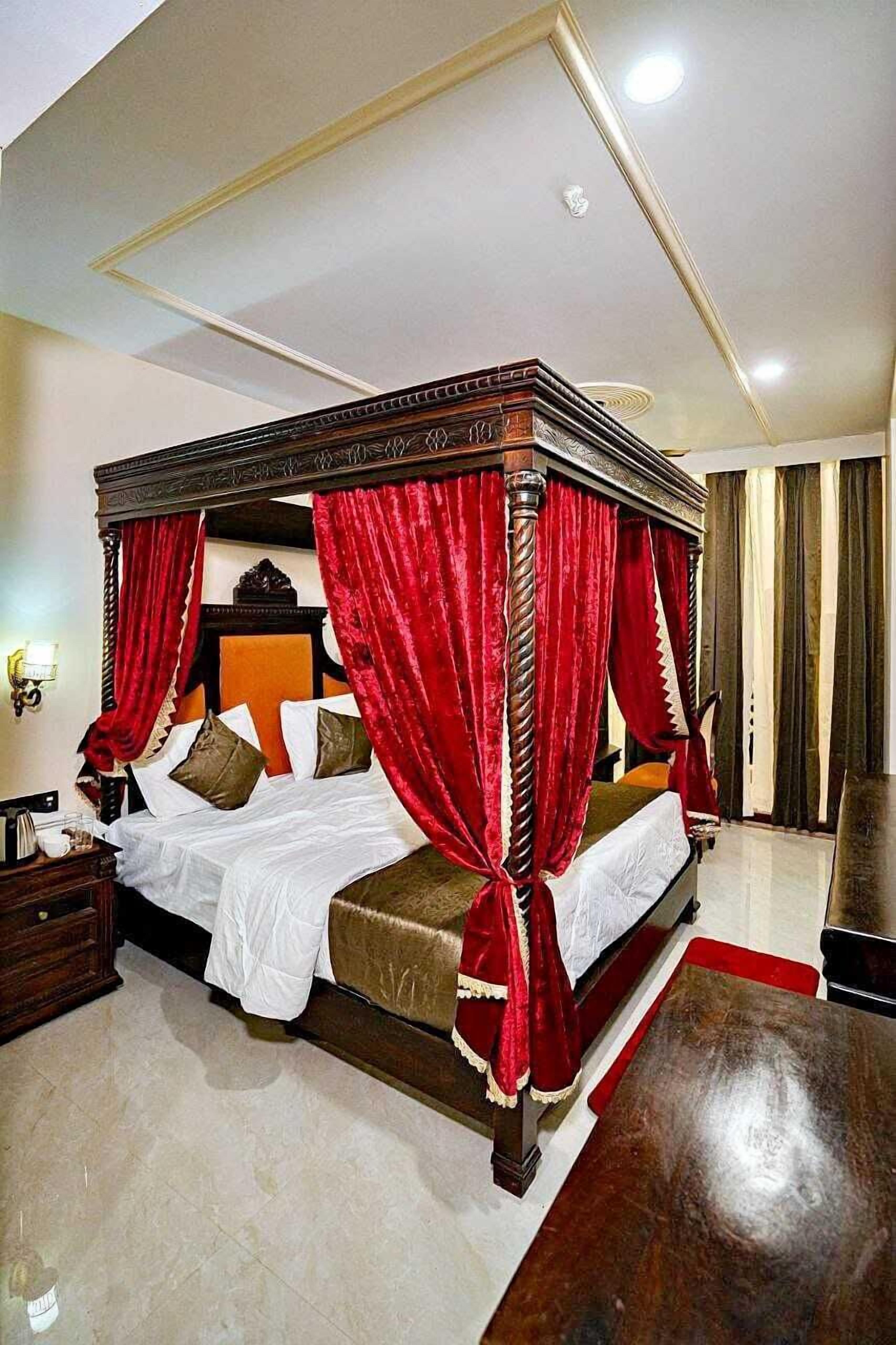 Laptop workspace, free WiFi