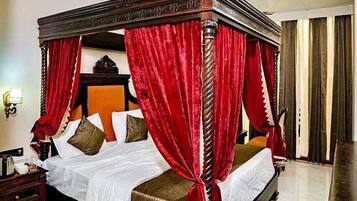 Executive Room | Laptop workspace, free WiFi