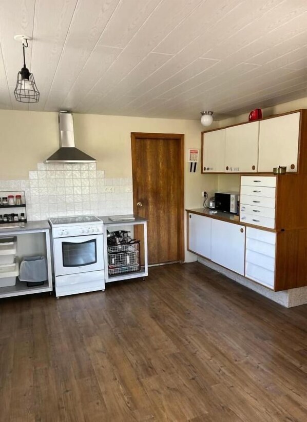 Comfort House, Balcony, Mountain View | Shared kitchen | Highchair - Syðri-Þvera (Hvammstangi)