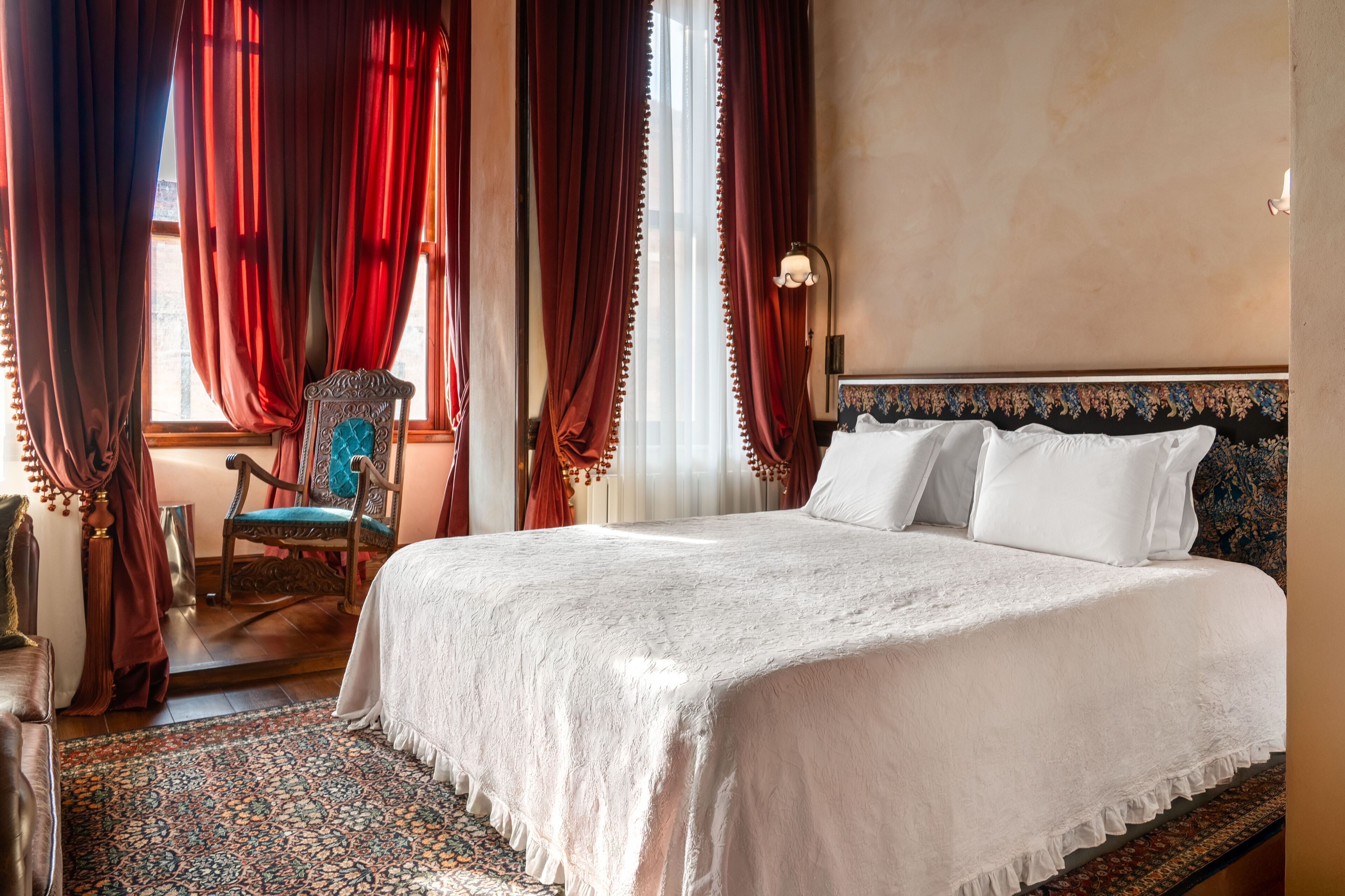 Caja de seguridad en la habitación y escritorio 