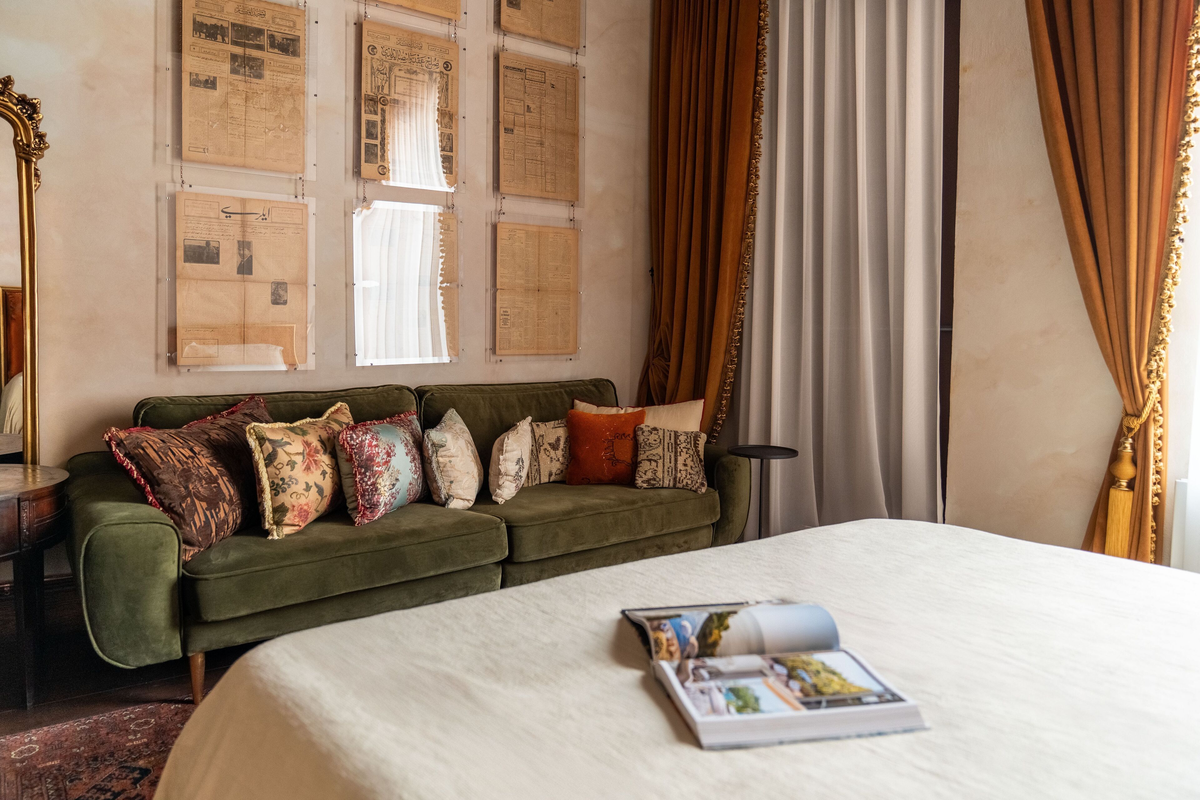 Caja de seguridad en la habitación y escritorio 