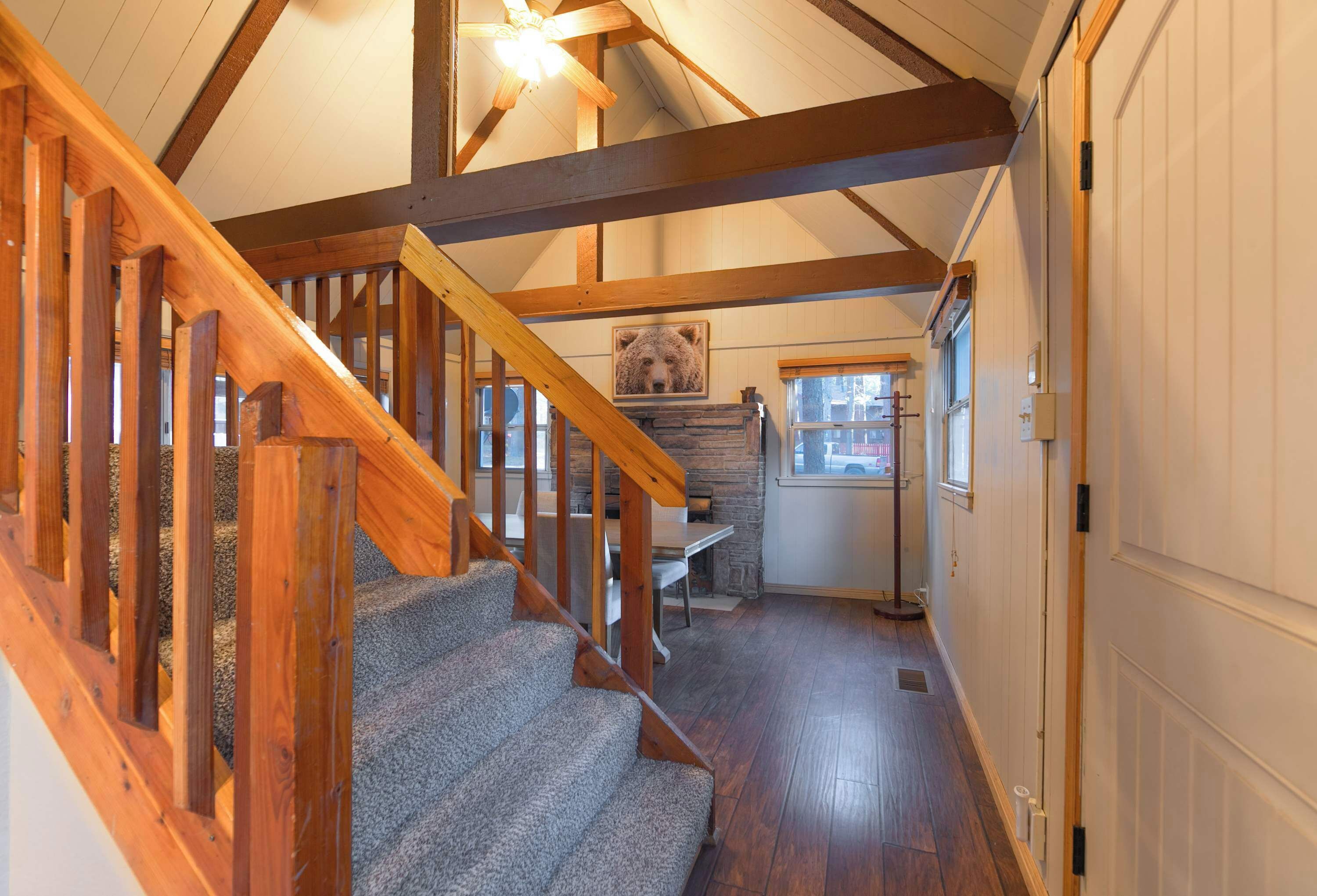 Cabaña, varias camas, patio, vista a la montaña (The Heavenly Foothills) | Interior