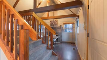 Cabin, Multiple Beds, Patio, Mountain View (The Heavenly Foothills) | Interior