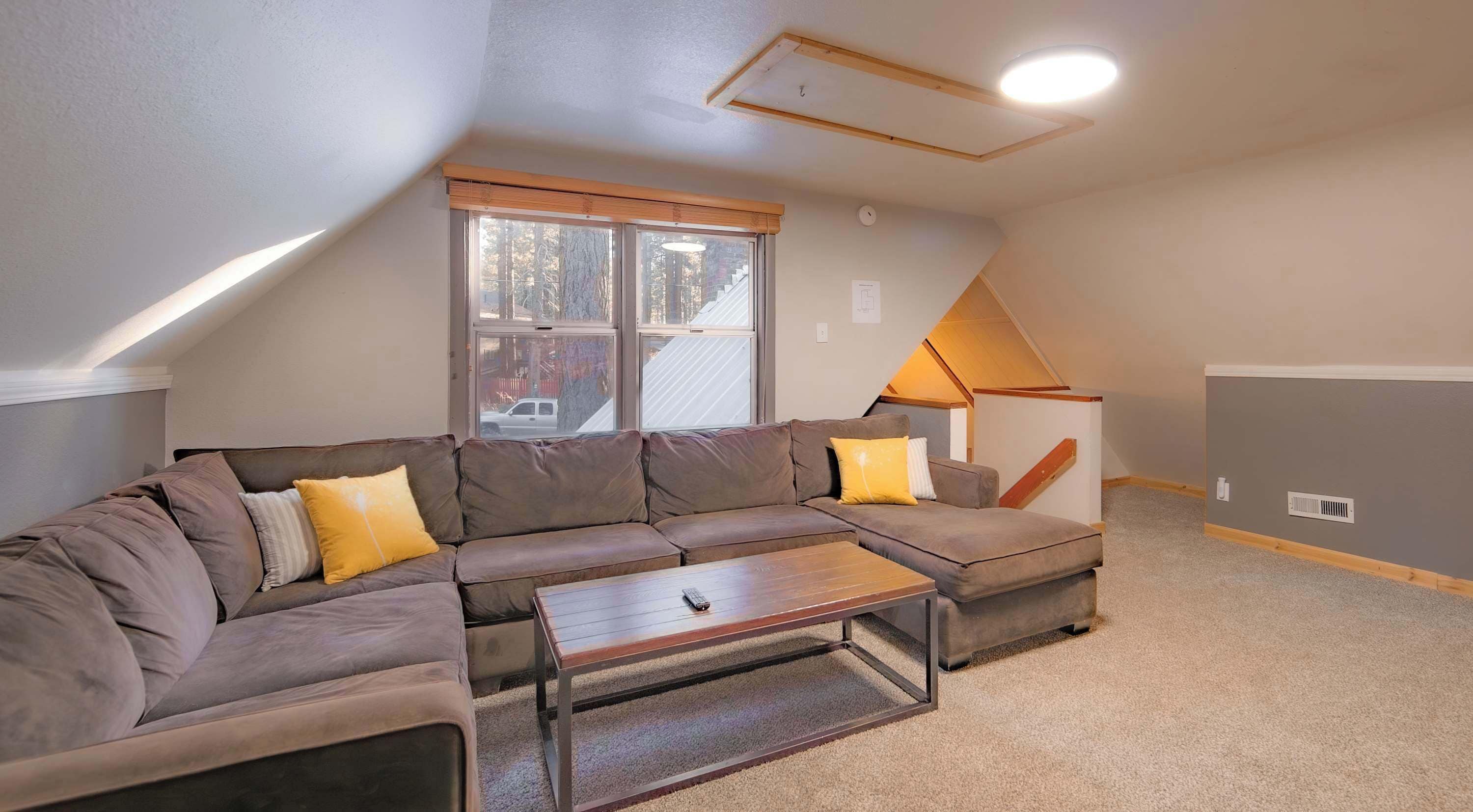 Cabin, Multiple Beds, Patio, Mountain View (The Heavenly Foothills) | Living area