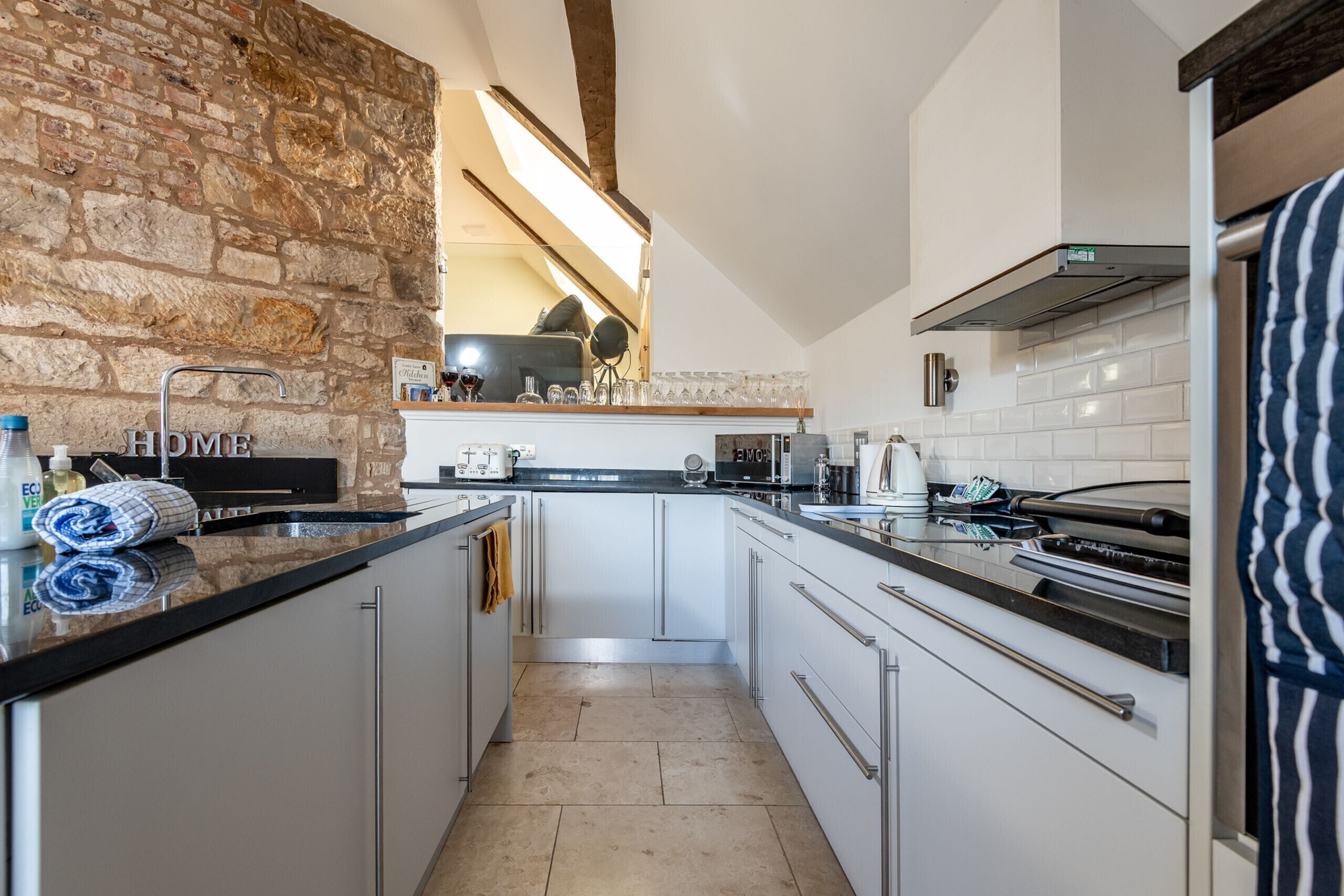 Réfrigérateur, micro-ondes, four, lave-vaisselle