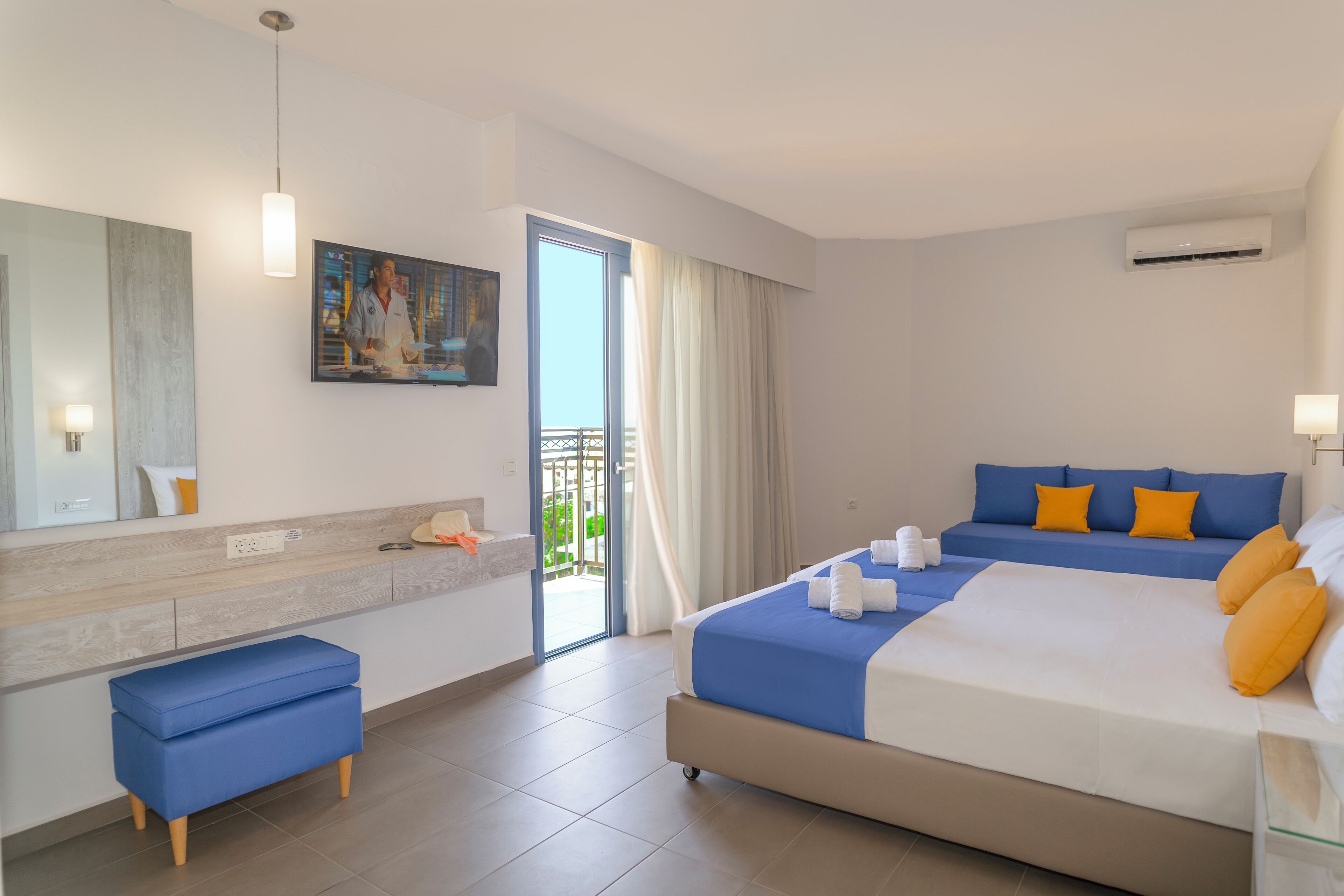 Desk, laptop workspace, iron/ironing board, free WiFi