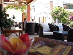 Food and drink - Astra Village (Koutouloufari)
