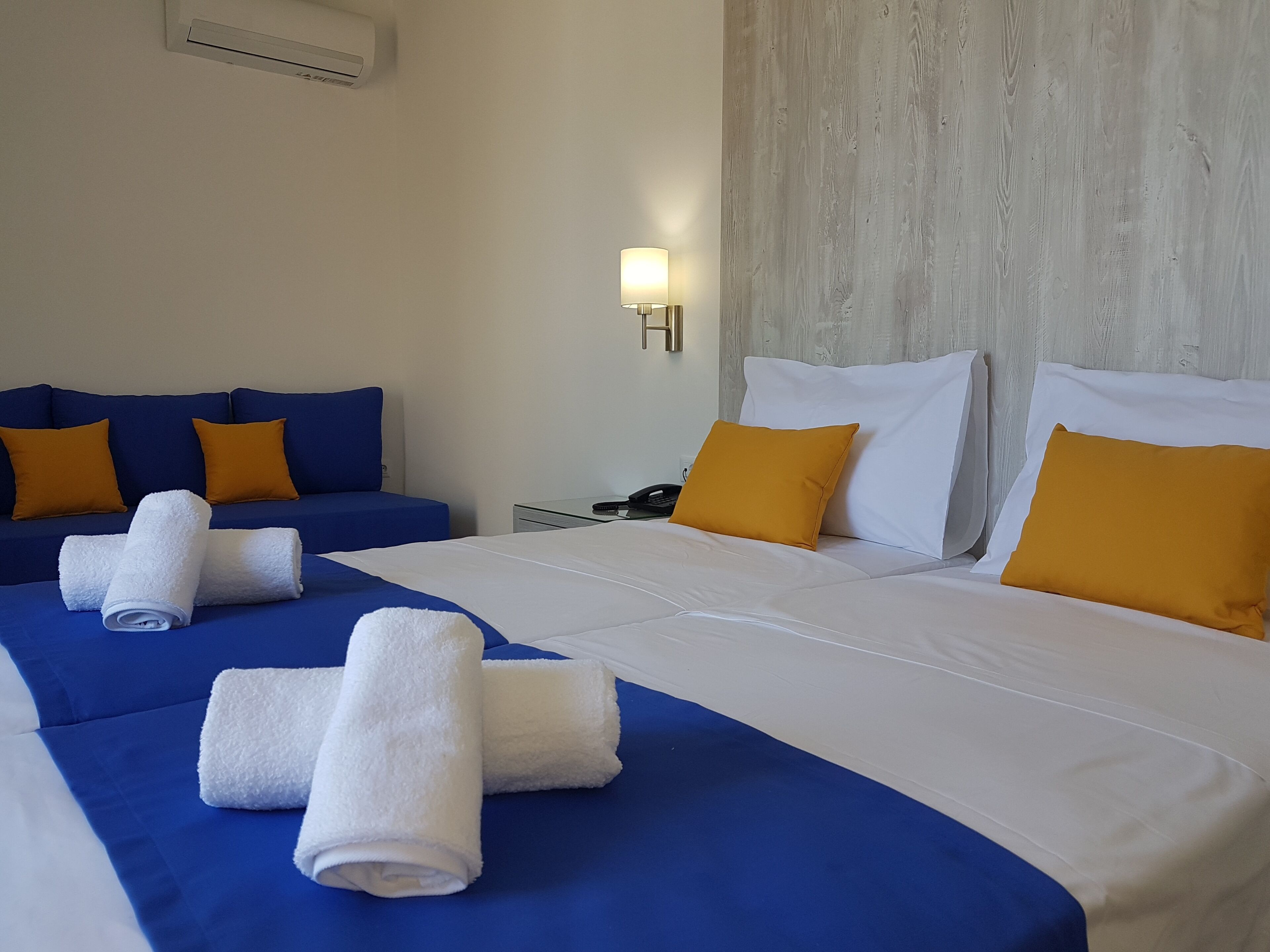 デスク、ノートパソコン用作業スペース、アイロン / アイロン台、WiFi (無料)