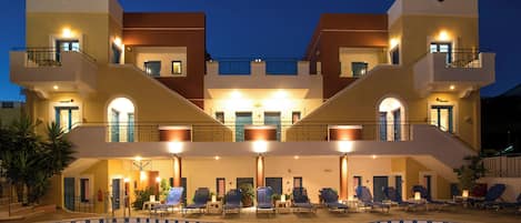 Desk, laptop workspace, iron/ironing board, free WiFi