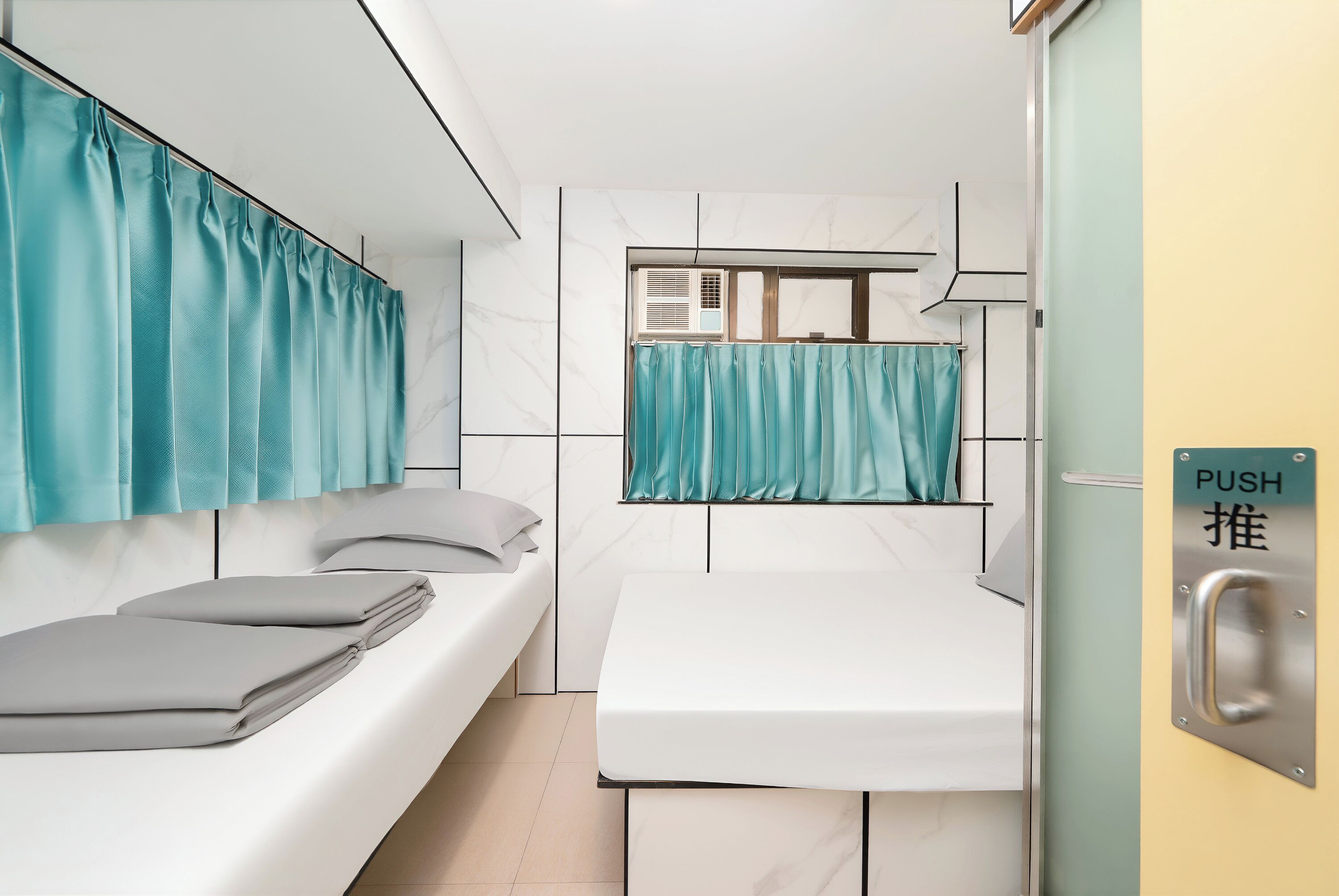 Joy Family Room with Balcony View | Free WiFi