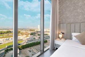 Luxury Apartment, Balcony, City View - Sobha Suites by Hostiva - Burj View (Dubai)