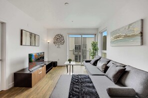 Apartment | 2 bedrooms - Stylish 2BR Deluxe Family Apartment by Dtla (Los Angeles)