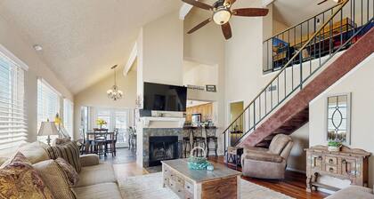 3BR Home w/ Sparkling Pool, Fire Pit