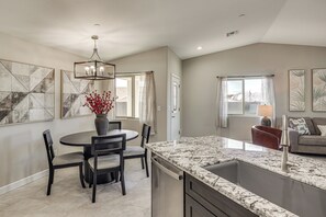 House (3 Bedrooms) | Interior - 4 Mi to Lake Havasu State Park! Retreat w/ Hot Tub (Lake Havasu City)