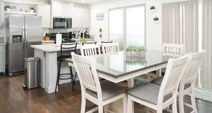 3BR Canal-front Home w/ Wifi & Boat Dock