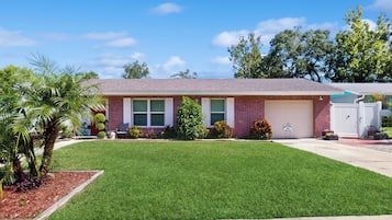 Apartment (2 Bedrooms) | Front of property