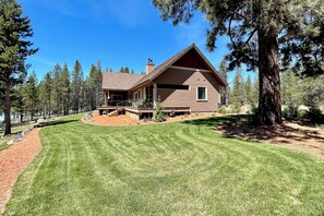 Interior - 4BR Home on the Deschutes River 5 min to Sun River (Bend)