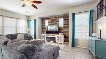 House (4 Bedrooms) | Interior