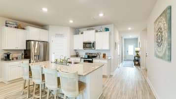 House (4 Bedrooms) | Interior