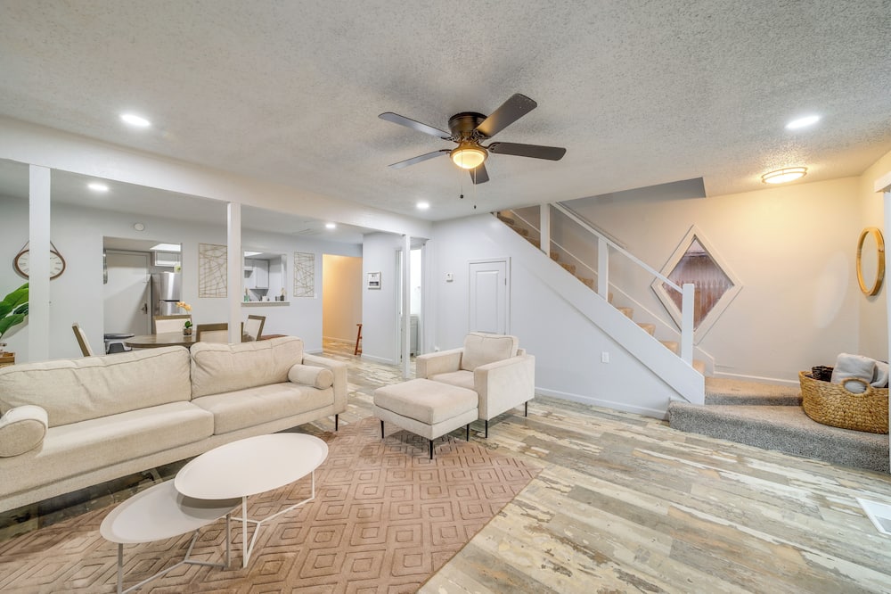 Pet-friendly Retreat w/ Yard, 12 Mi to Dtwn Tulsa - Wagoner County, OK