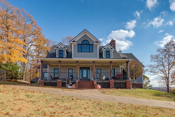 Surrounding Lake Views! Eureka Springs Home - Beaver Lake, AR
