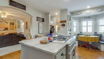 House (4 Bedrooms) | Interior