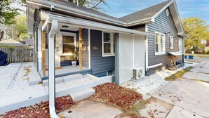 A residential house with a front porch, a covered entryway, and a small front yard with mulch. - Easy Access to Osu! 'marvin's Manor' in Stillwater (Stillwater)