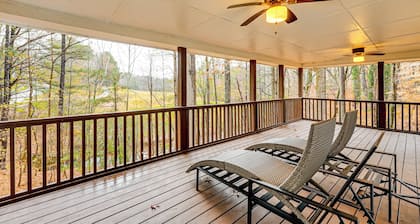 Tasteful Unit w/ Pool Table: 7 Mi to Lake Altoona!