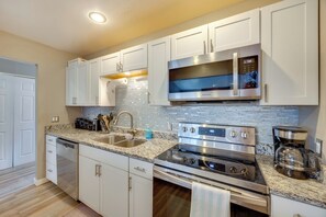Apartment (2 Bedrooms) | Interior - Pet-friendly Condo w/ Mountain View in Monument! (Monument)