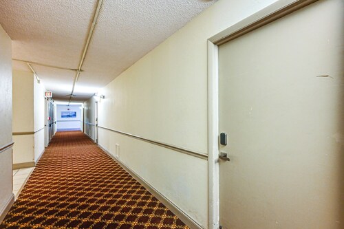 Walk to Beach: Luxe Harbor-view Condo in Naples!